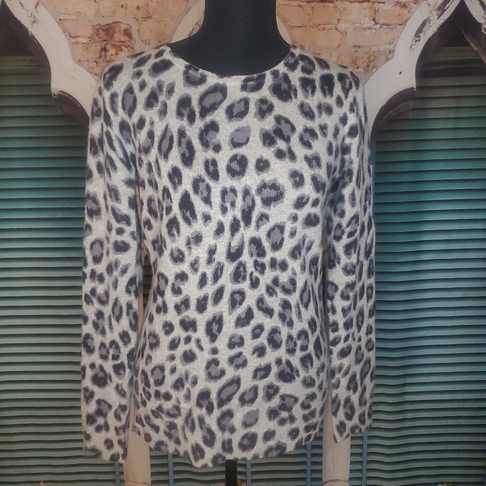 💯% Cashmere Animal-Print Pullover Sweater